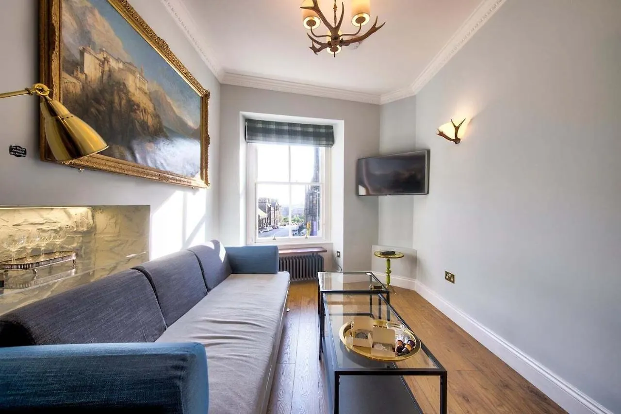 Upper Bow - Luxurious, Modern 1Br Apartment Near Castle location