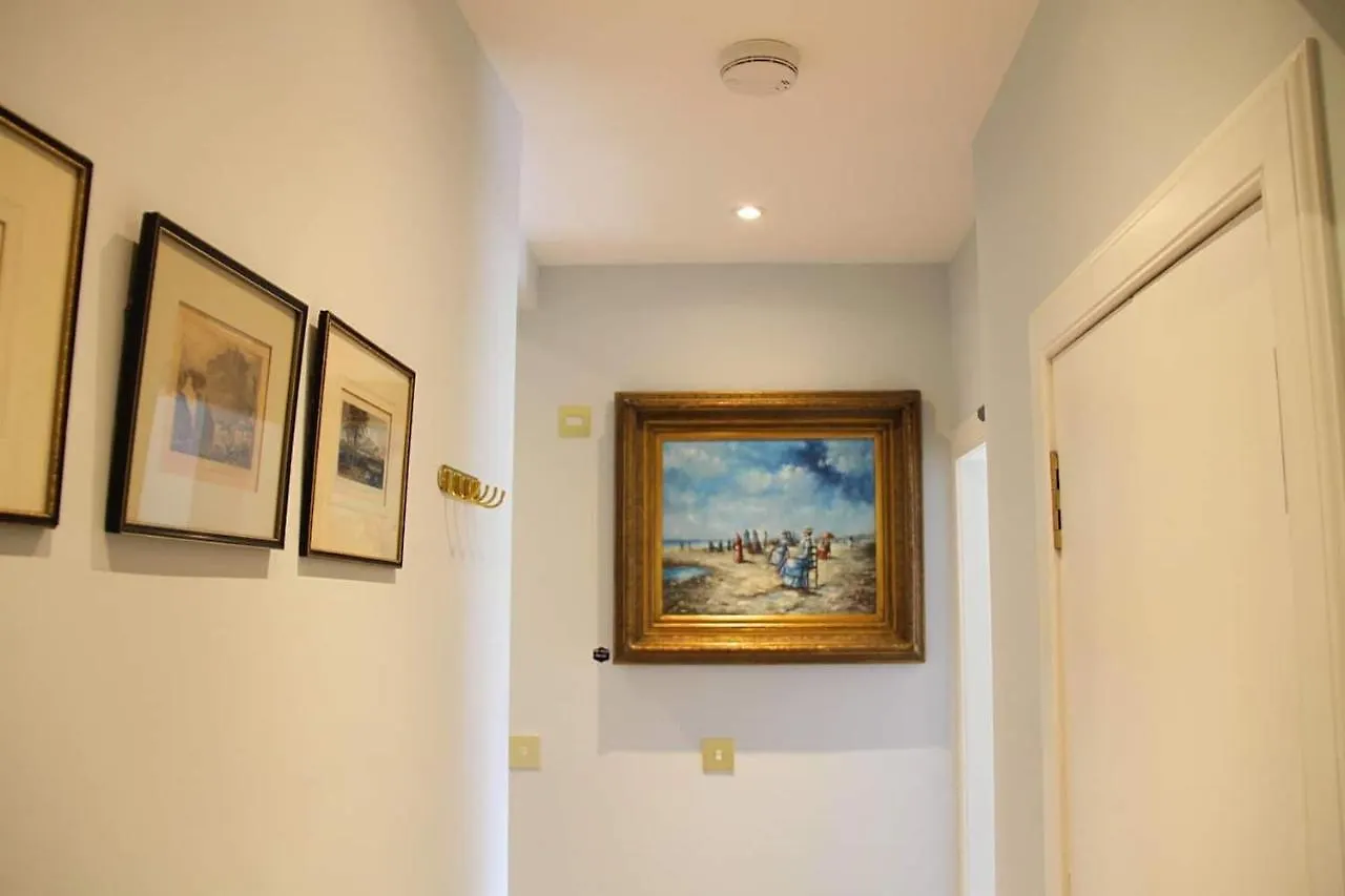 Upper Bow - Luxurious, Modern 1Br Apartment Near Castle Edinburgh