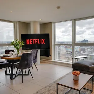 https://incredible-belfast-city-views-apartment-sleeps-4.belfasthotelsireland.com